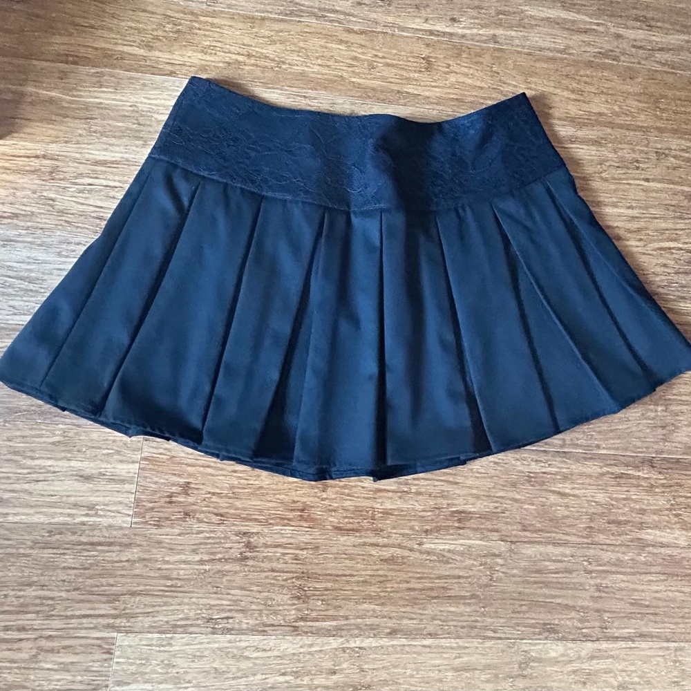 Bebe Black Lace Waist Pleated Mini Skirt, Size 8 - Picture 10 of 16